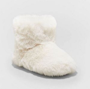 Cat & Jack Girls' Cream Dallas Bootie Plush Slippers (Size L or  9/10)
